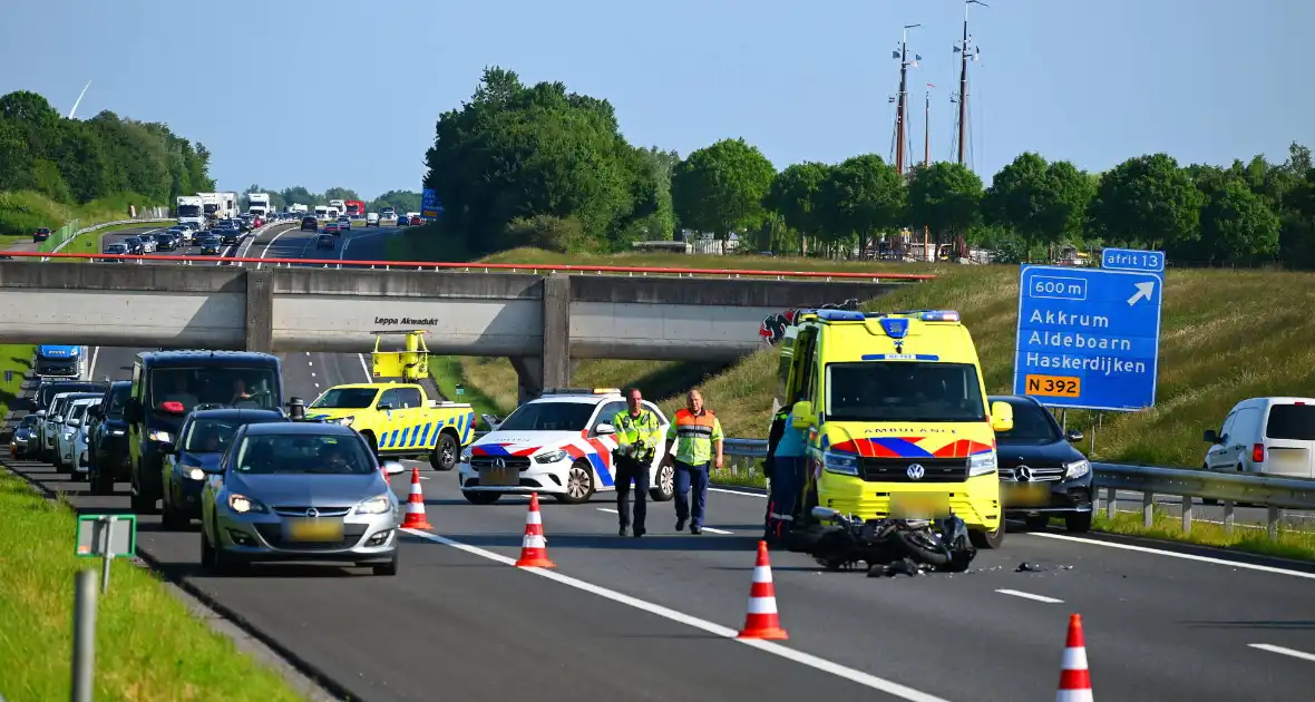 Motorrijder gewond na crash - Foto 3