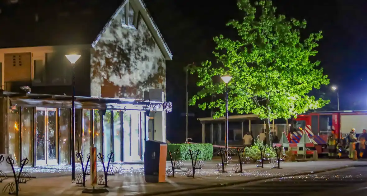 Explosie verwoest eethuis en schokt buurtbewoners - Foto 1