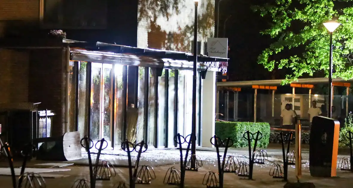 Explosie verwoest eethuis en schokt buurtbewoners - Foto 2