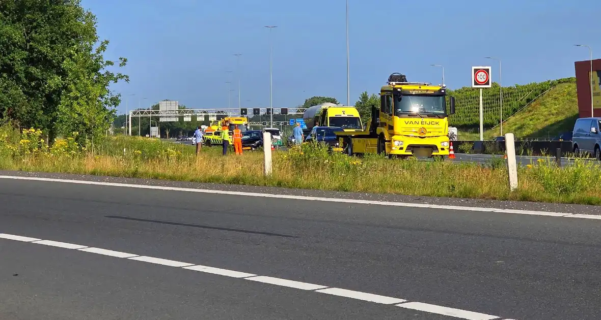 Ongeval met gewonde leidt tot afsluiting rijbaan