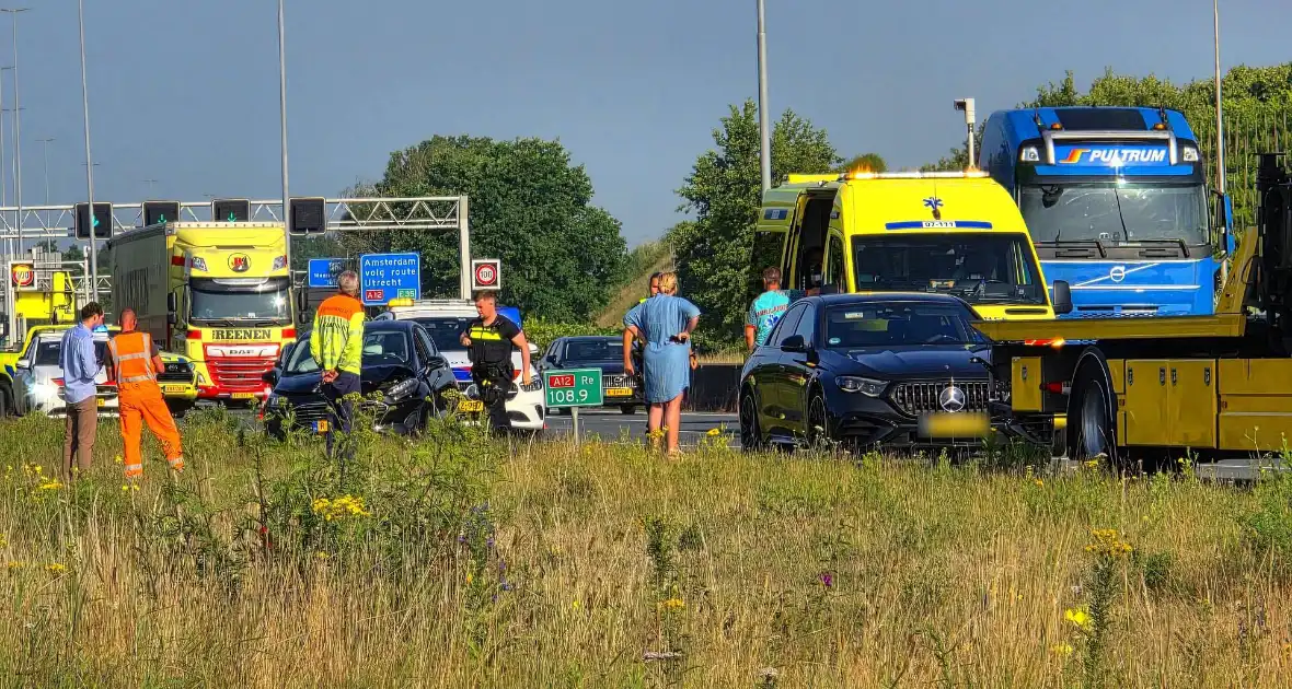 Ongeval met gewonde leidt tot afsluiting rijbaan - Foto 2