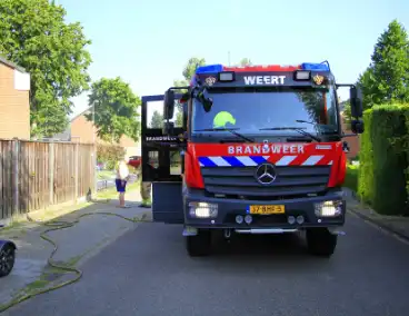 Buitenbrand verwoest coniferenhaag
