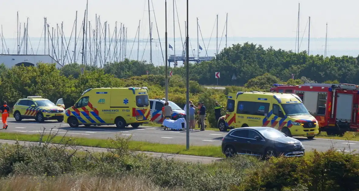 Auto belandt in bosjes na ongeval - Foto 2