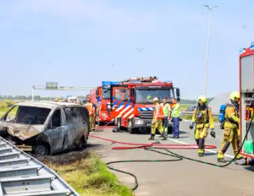Brand in bestelbus na aanrijding met vrachtauto