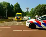 Auto en scooter in botsing