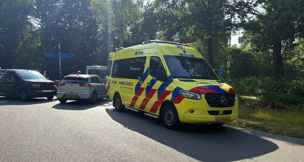 Scooterrijder naar ziekenhuis na ongeval