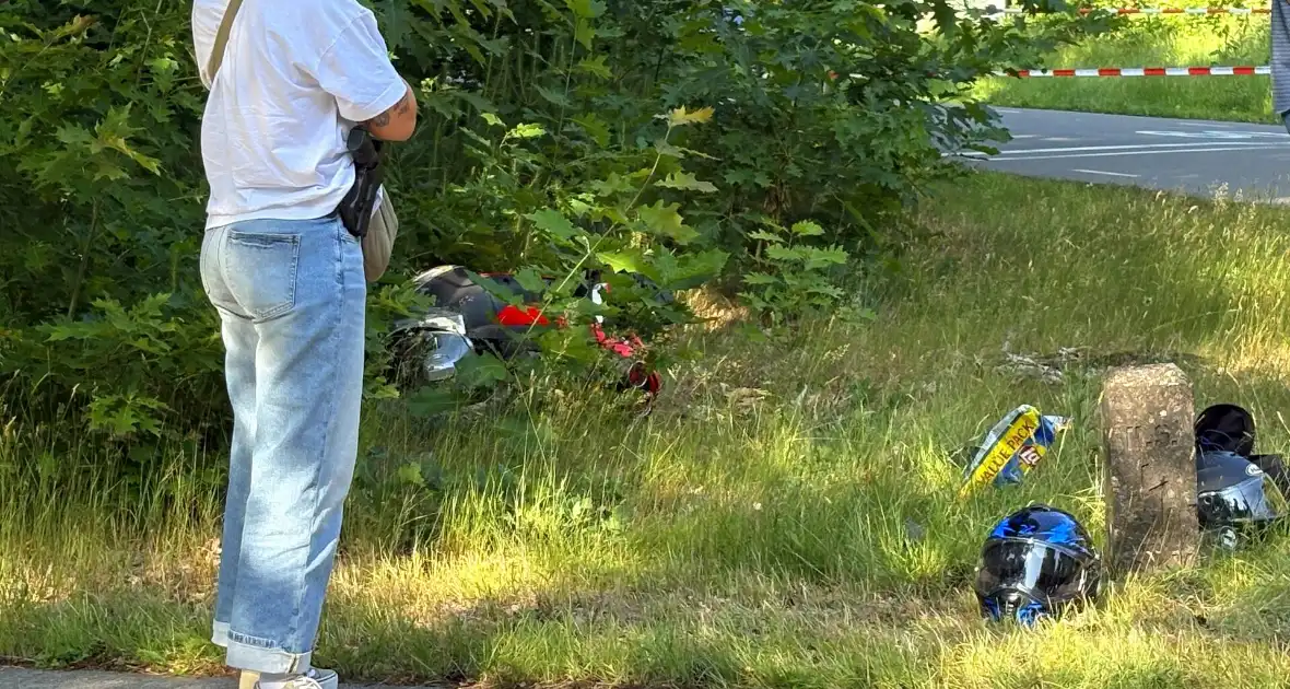 Scooterrijder naar ziekenhuis na ongeval - Foto 3
