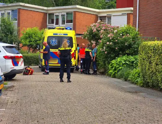 Glazenwasser valt van dakrand