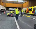Motorrijder gewond bij ongeval, snelweg deels dicht