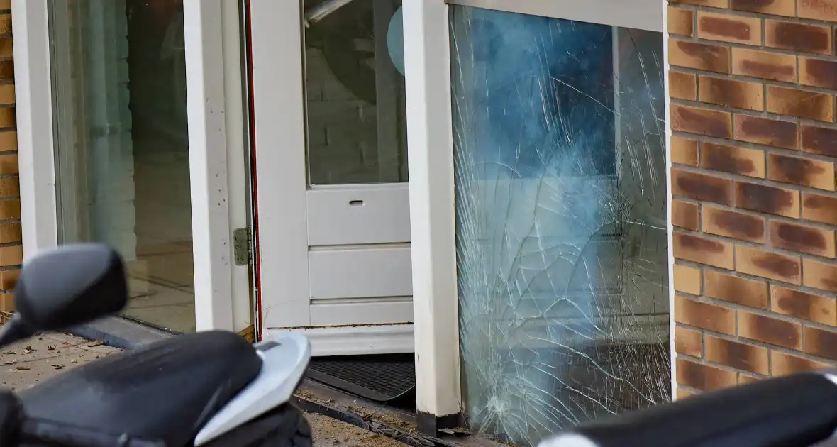 Explosie bij appartementencomplex zorgt voor grote zoekactie - Foto 4