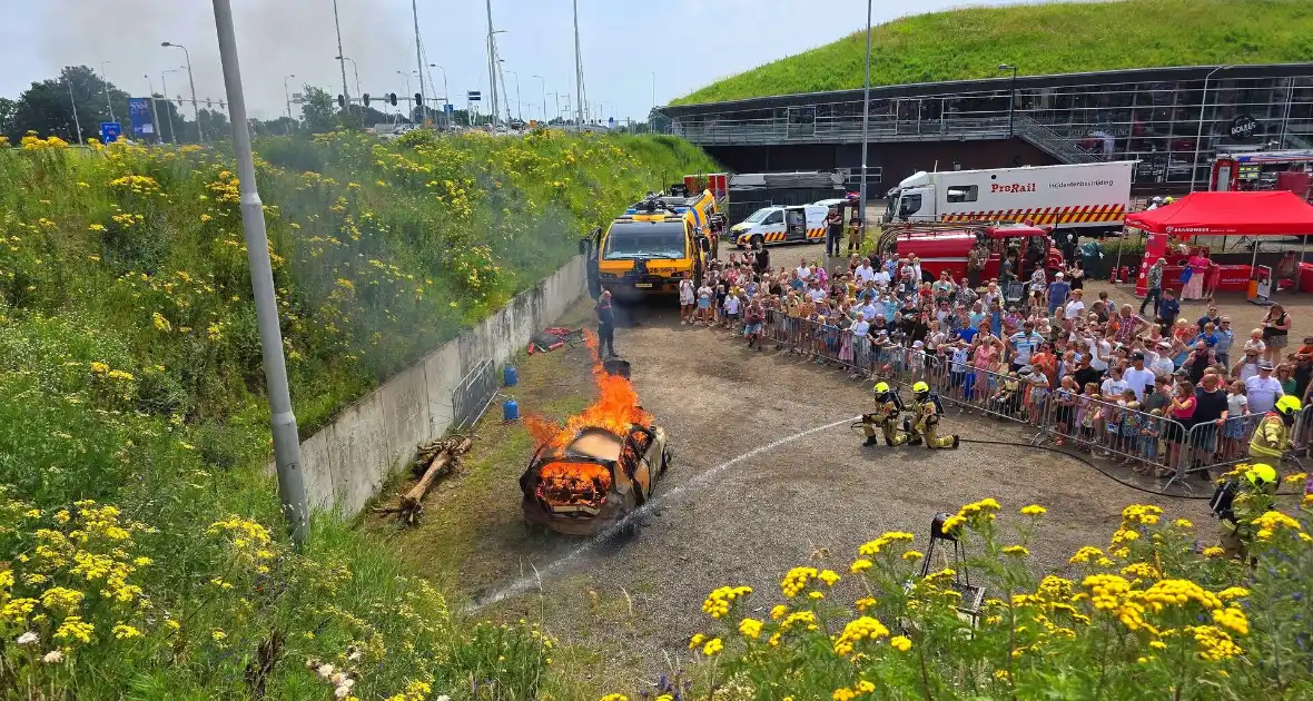 Open dag 30 jaar brandweer Stadspoort druk bezocht - Foto 1
