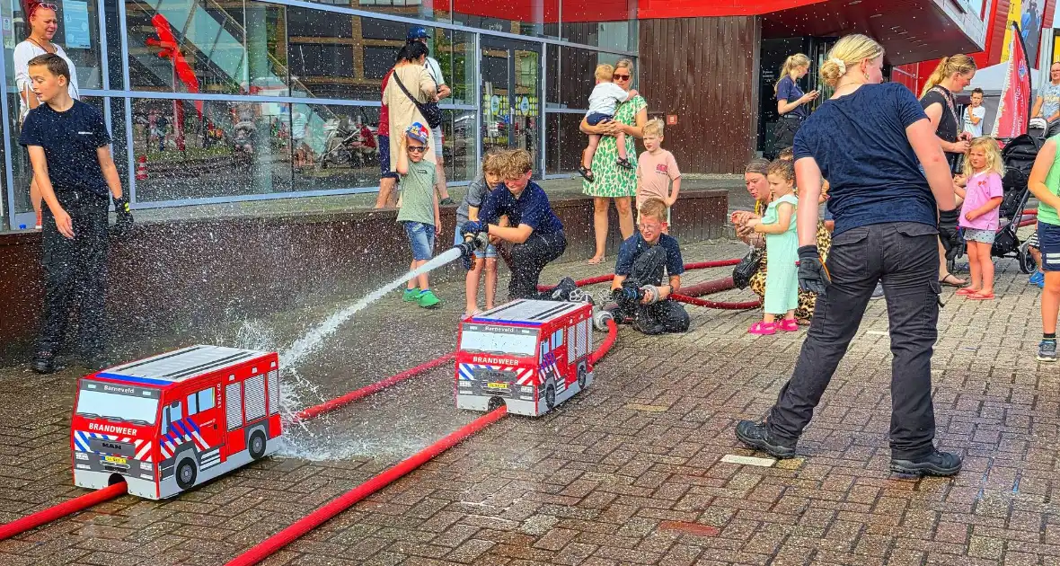Open dag 30 jaar brandweer Stadspoort druk bezocht - Foto 10