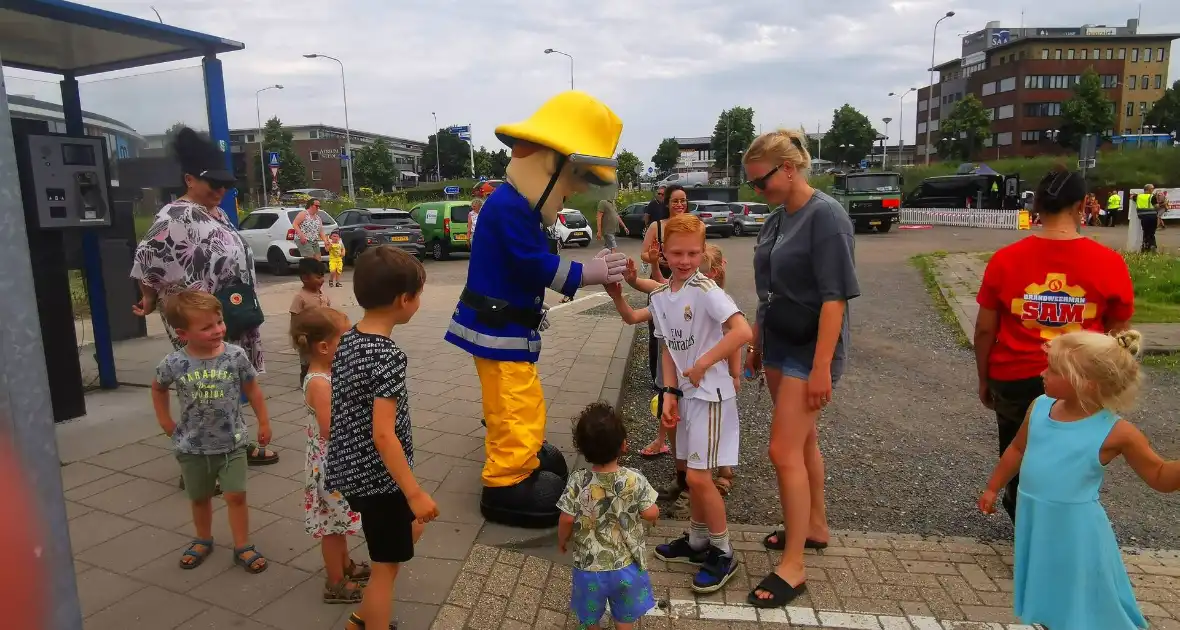 Open dag 30 jaar brandweer Stadspoort druk bezocht - Foto 15