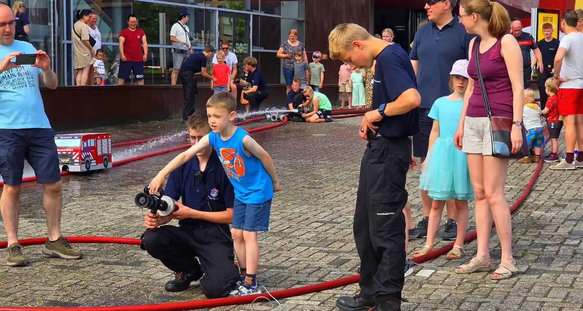 Open dag 30 jaar brandweer Stadspoort druk bezocht - Foto 6