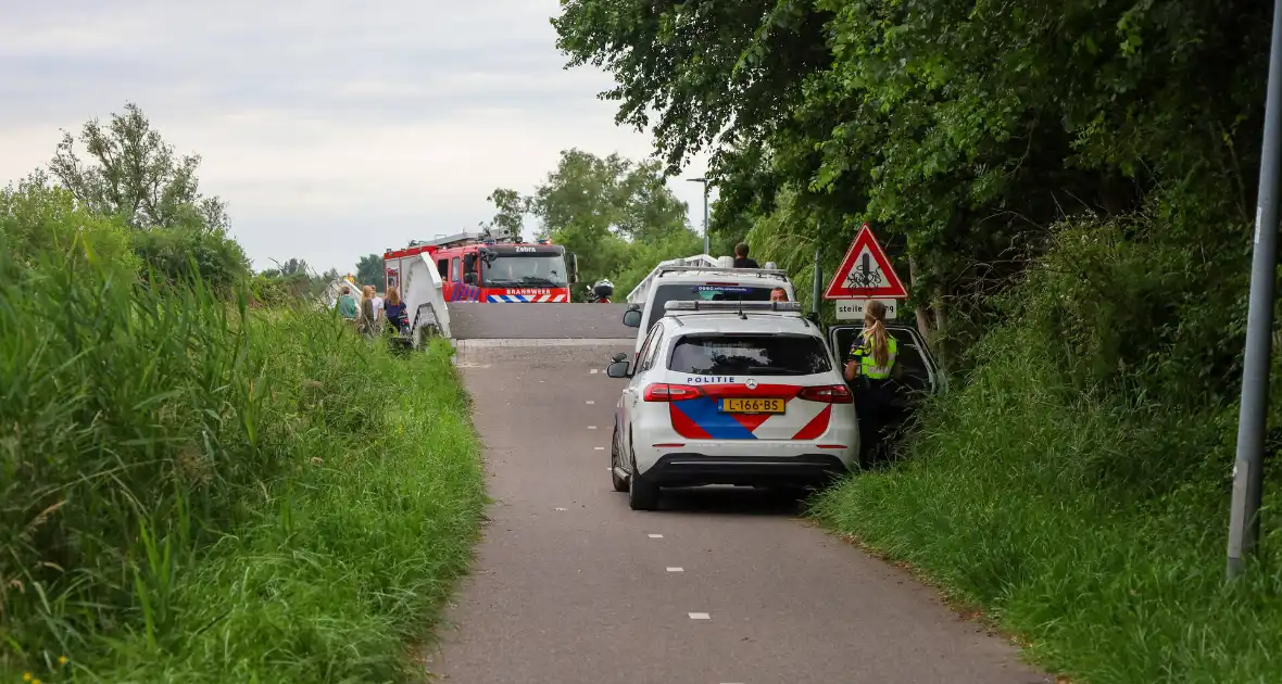 Brand door stoken fikkie bij hooibalen