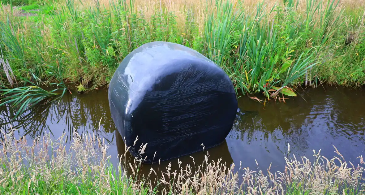 Brand door stoken fikkie bij hooibalen - Foto 5