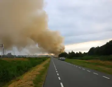 Grote brand bij afvalbedrijf leidt tot rookoverlast