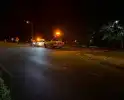 Vrouw rijdt verkeersbord uit de grond zonder gewonden