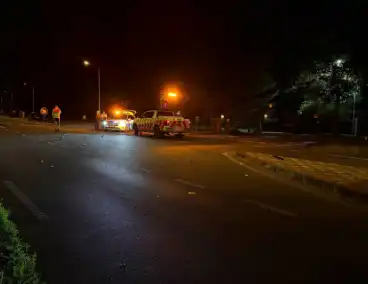 Vrouw rijdt verkeersbord uit de grond zonder gewonden