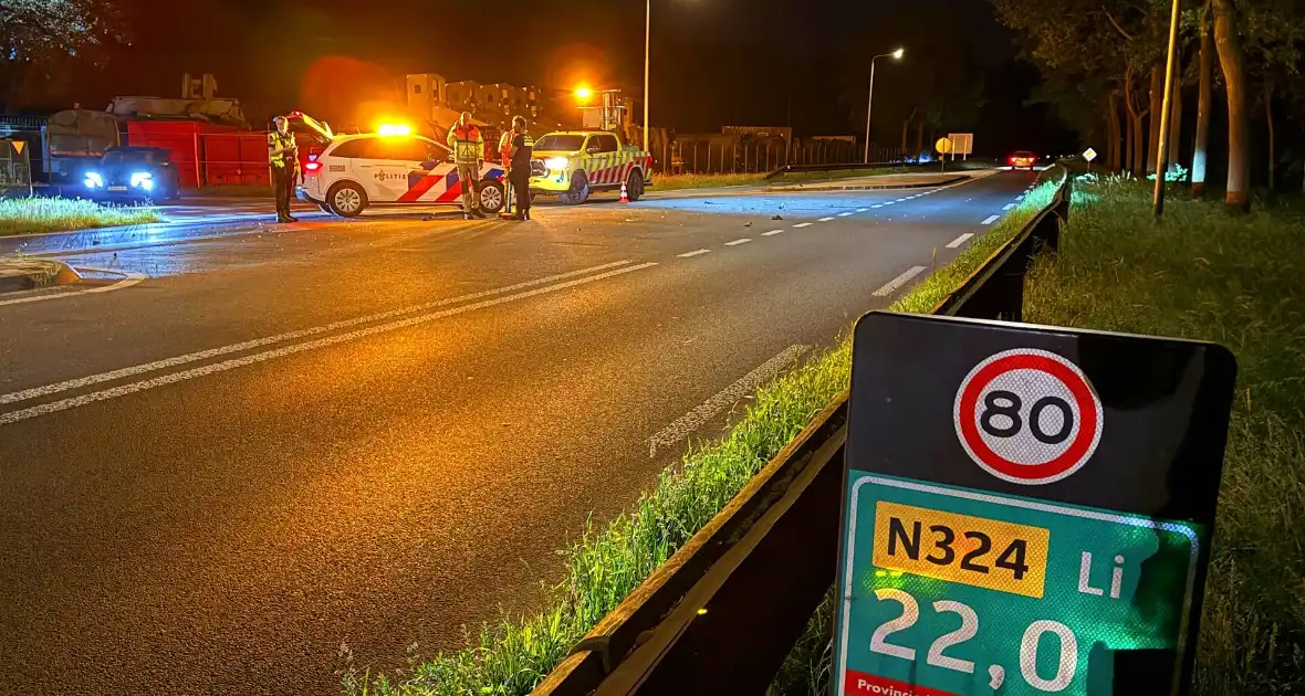 Vrouw rijdt verkeersbord uit de grond zonder gewonden - Foto 2