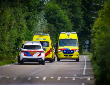 Wielrenner zwaargewond na val, politie doet onderzoek