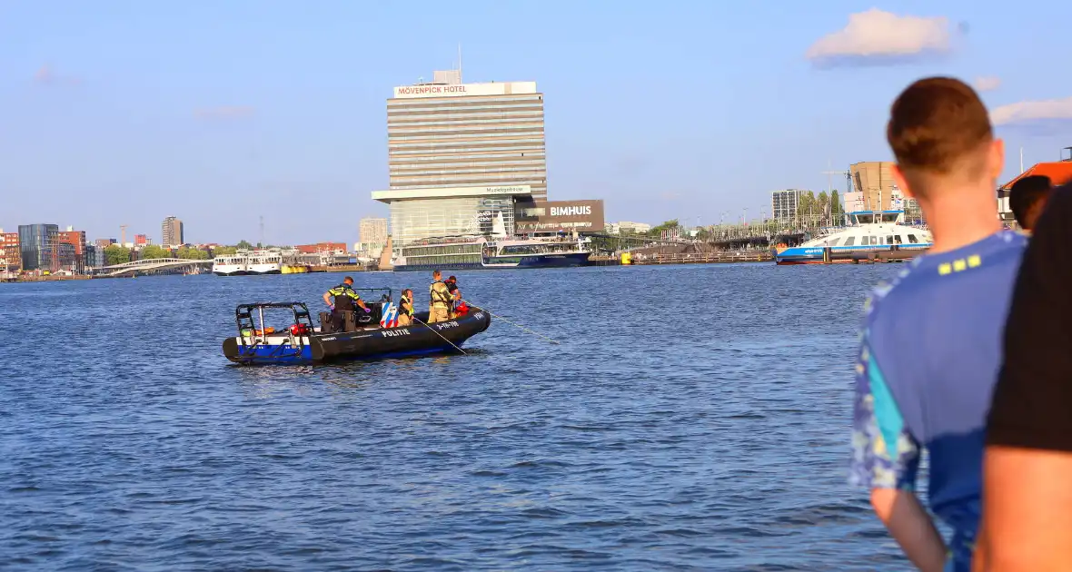 Zoekactie naar persoon te water in de hoofdstad - Foto 1