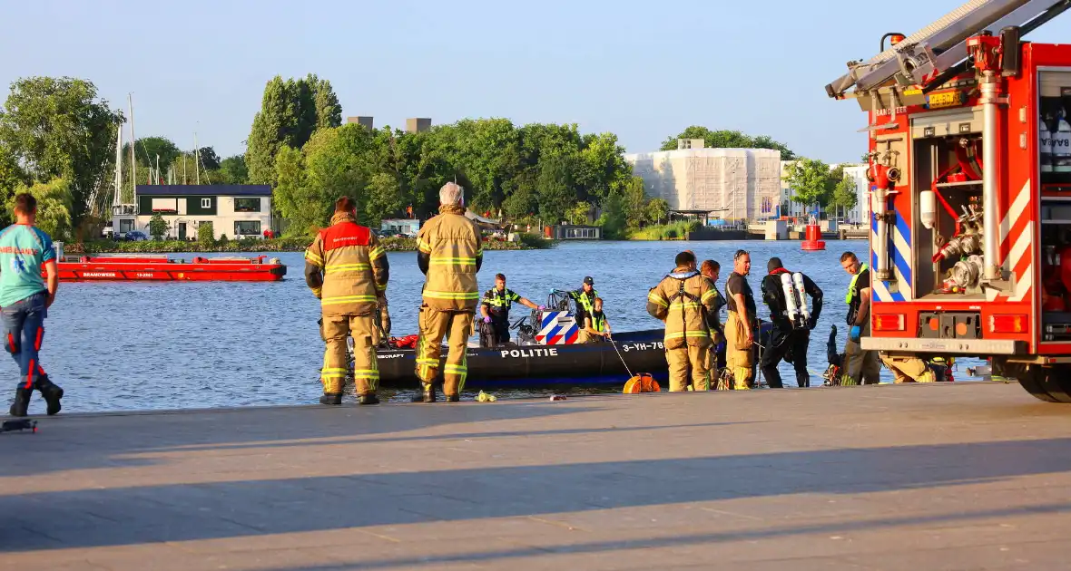 Zoekactie naar persoon te water in de hoofdstad - Foto 10