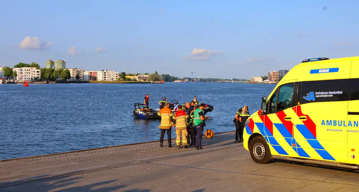 Zoekactie naar persoon te water in de hoofdstad - Foto 2