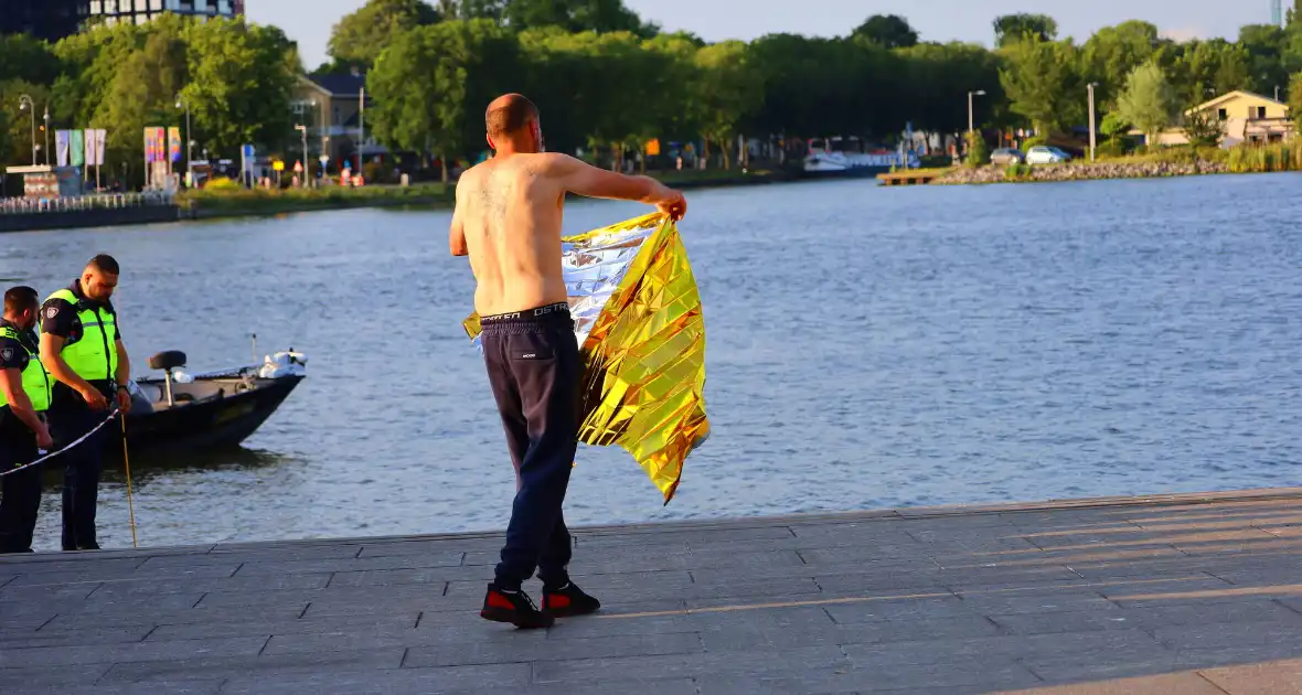 Zoekactie naar persoon te water in de hoofdstad - Foto 4