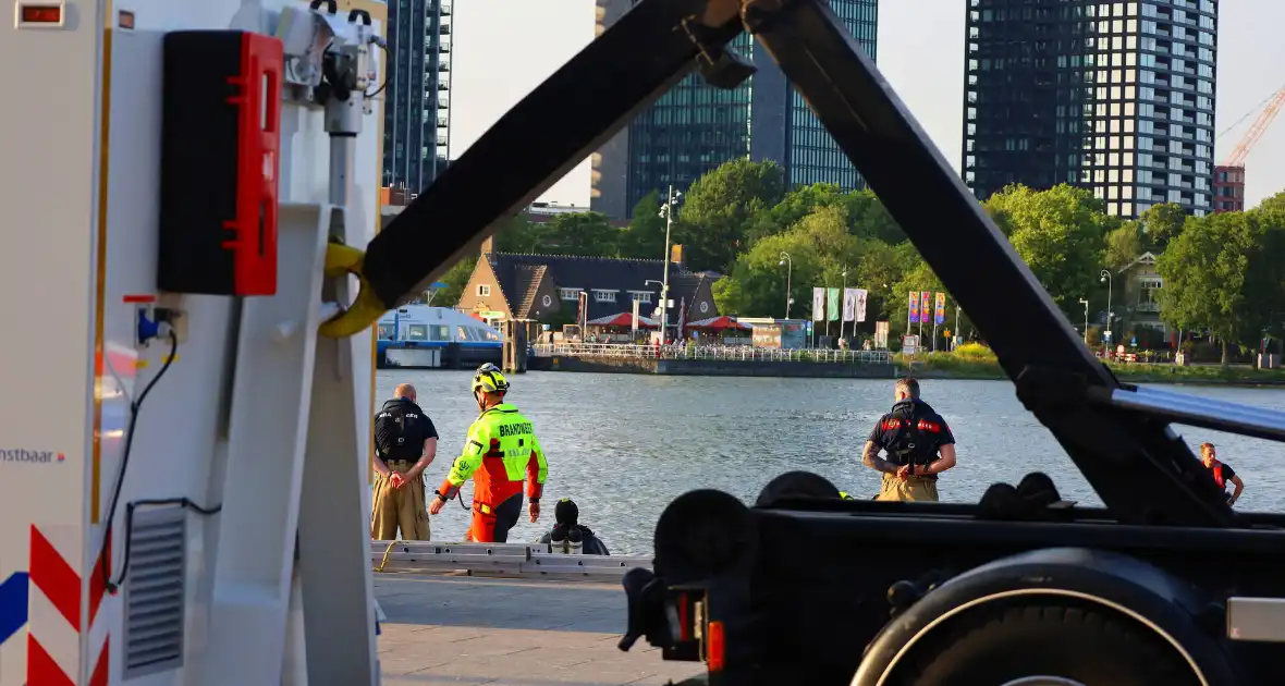Zoekactie naar persoon te water in de hoofdstad - Foto 8