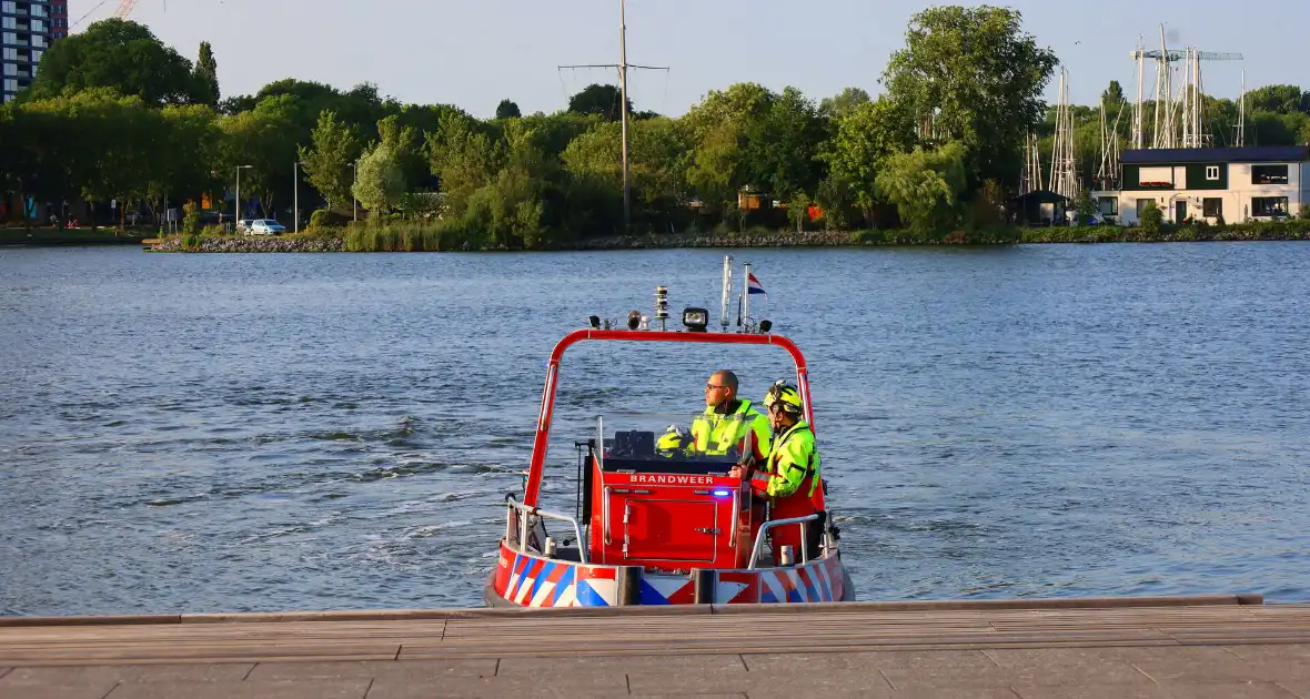 Zoekactie naar persoon te water in de hoofdstad - Foto 9