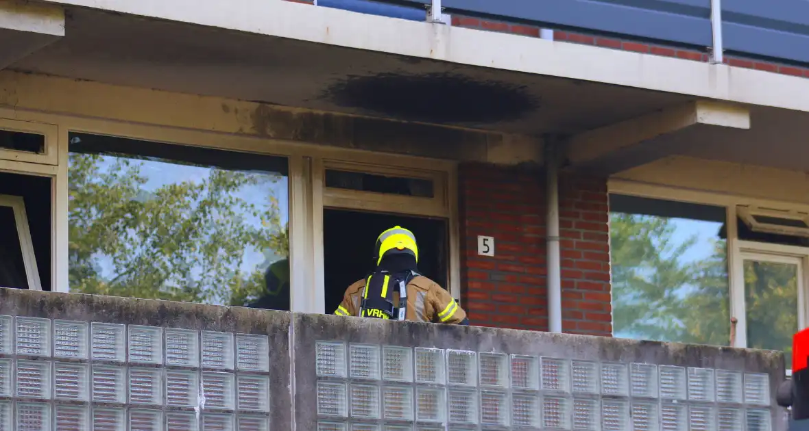 Uitslaande brand leidt tot gewonde - Foto 3