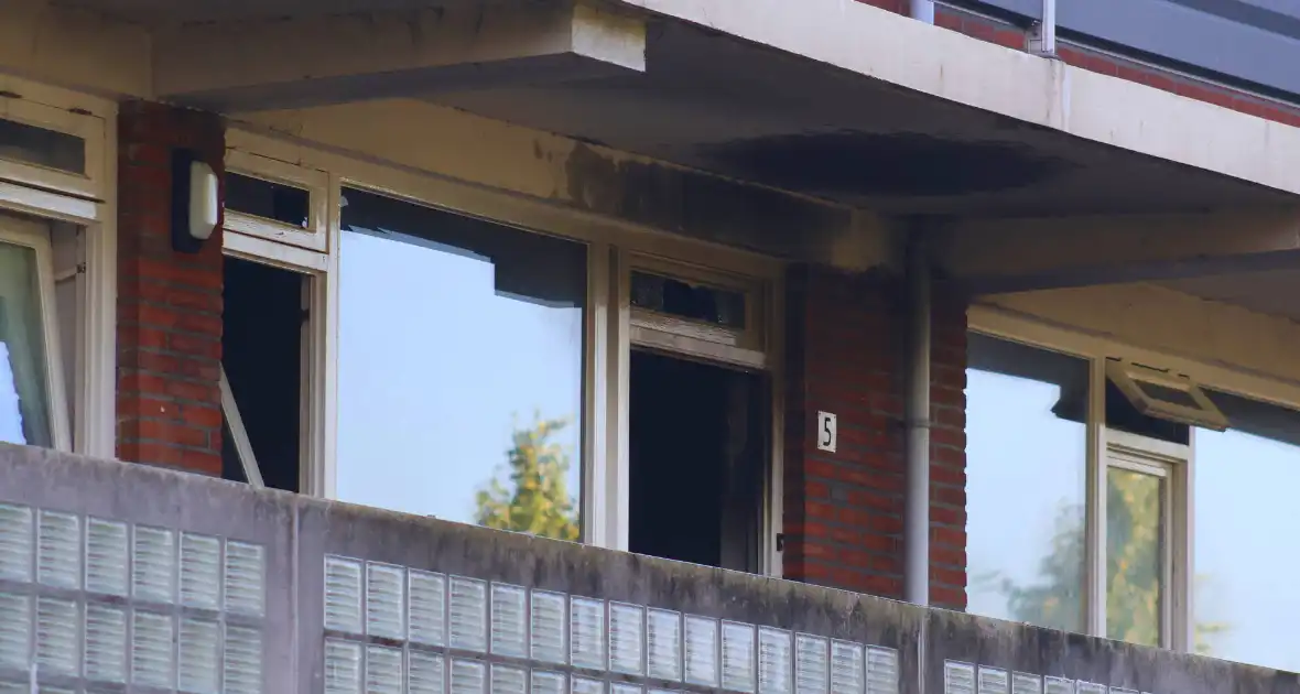Uitslaande brand leidt tot gewonde - Foto 4