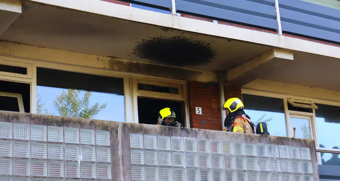 Uitslaande brand leidt tot gewonde - Foto 7