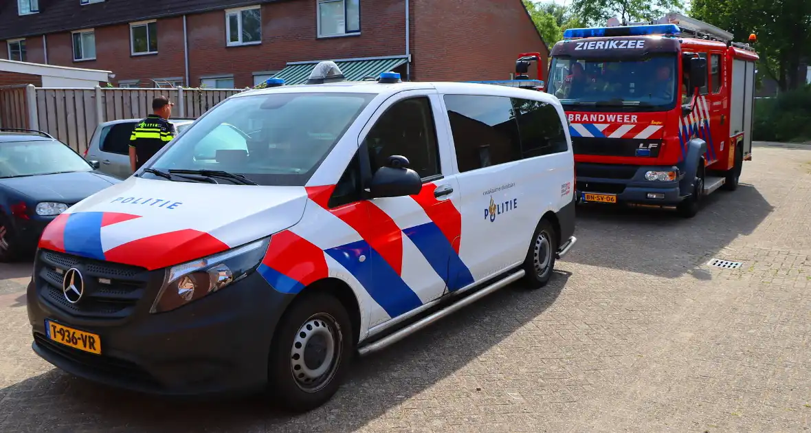 Buren blussen buitenbrand met zwembadwater - Foto 4