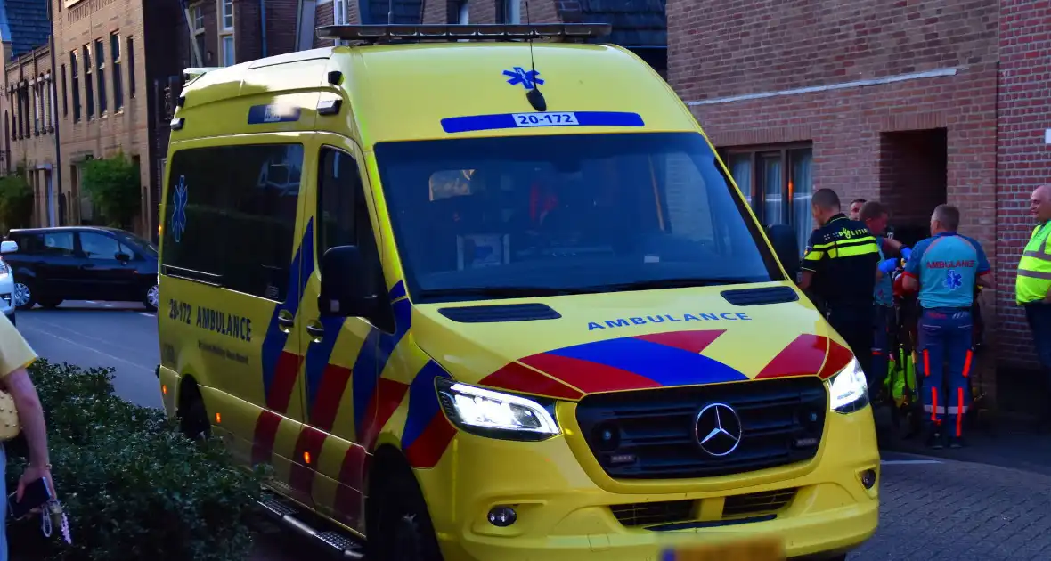 Gewonde bij aanrijding tussen twee personenauto's - Foto 3