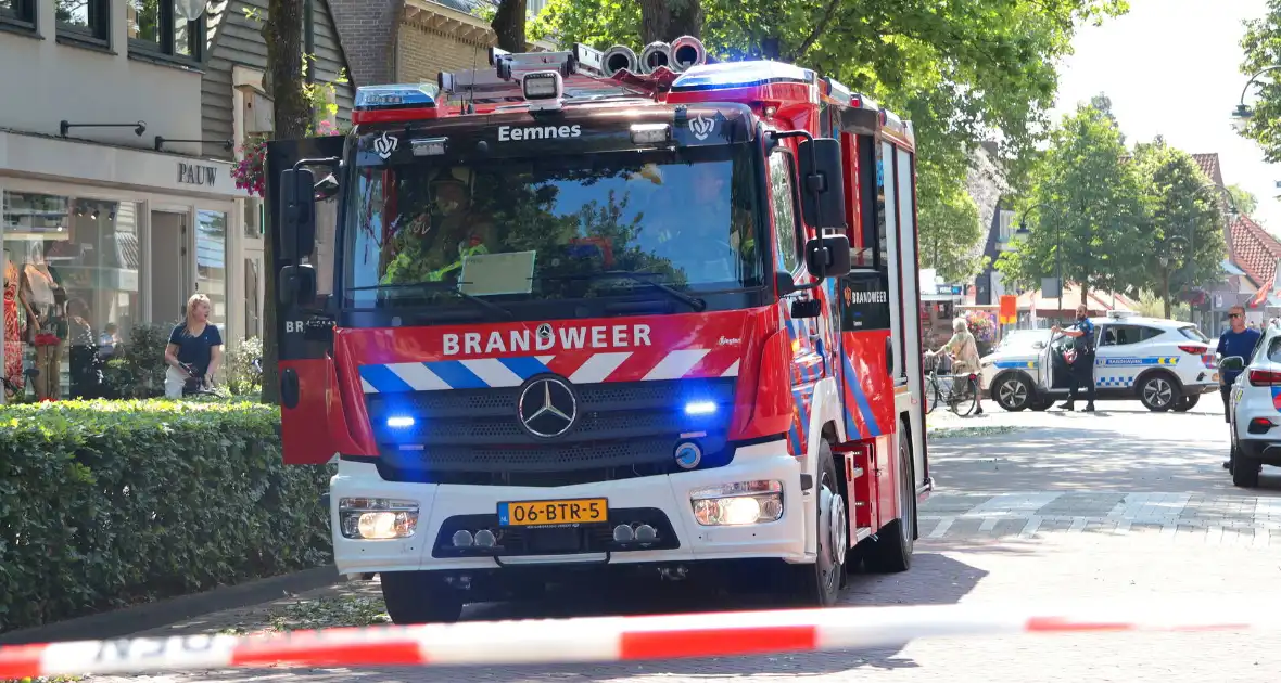 Brand in rieten dak van woning - Foto 8