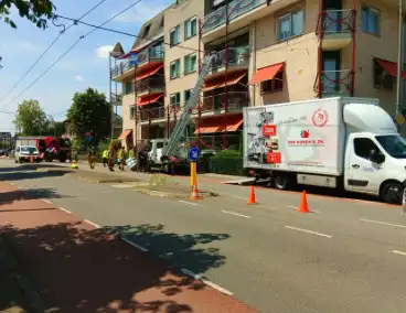 Botsing lijnbus en verhuislift