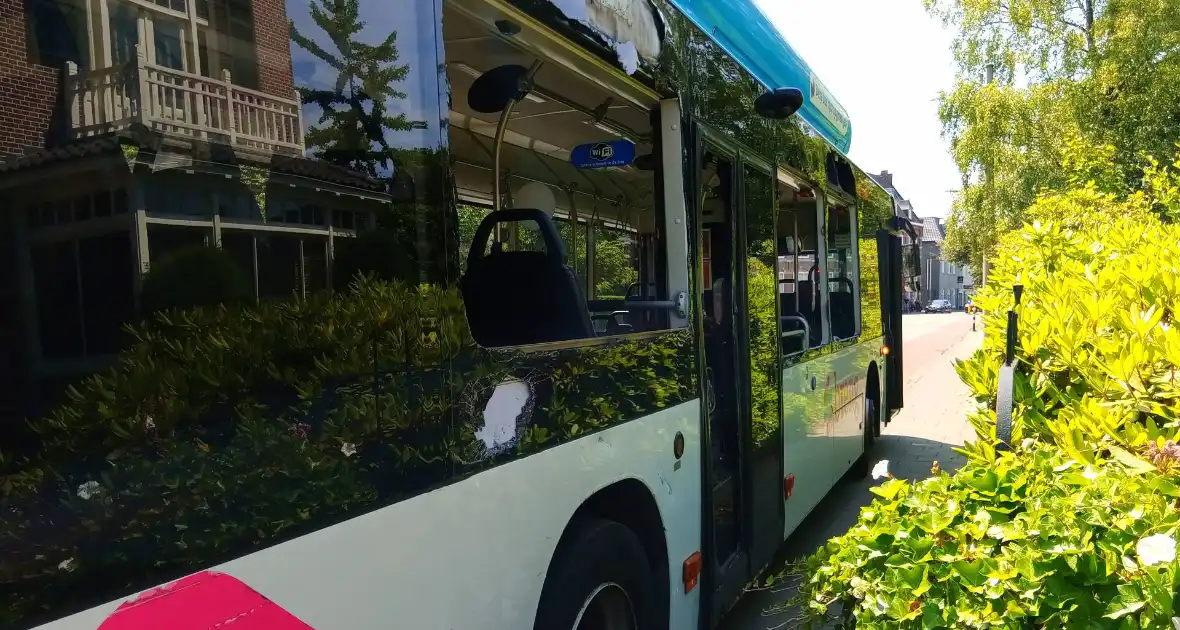 Botsing lijnbus en verhuislift - Foto 4