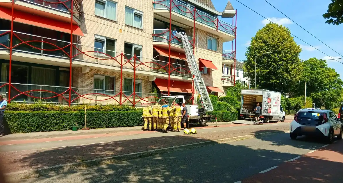 Botsing lijnbus en verhuislift - Foto 6