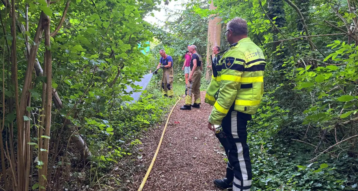 Passanten blussen brand in bosschages