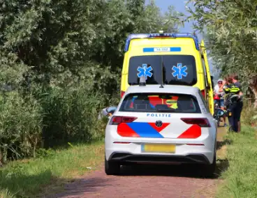 Fietser hard ten val op fietspad