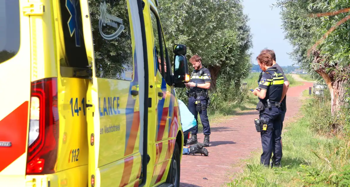 Fietser hard ten val op fietspad - Foto 2