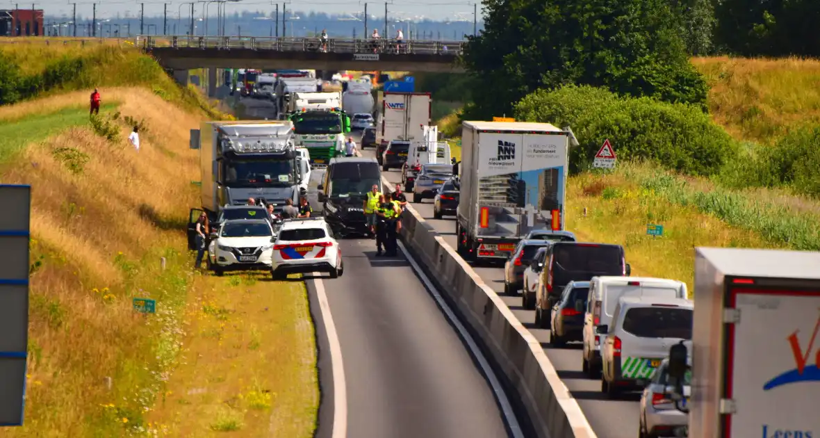 Kop-staartbotsing met Bestelbussen - Foto 3