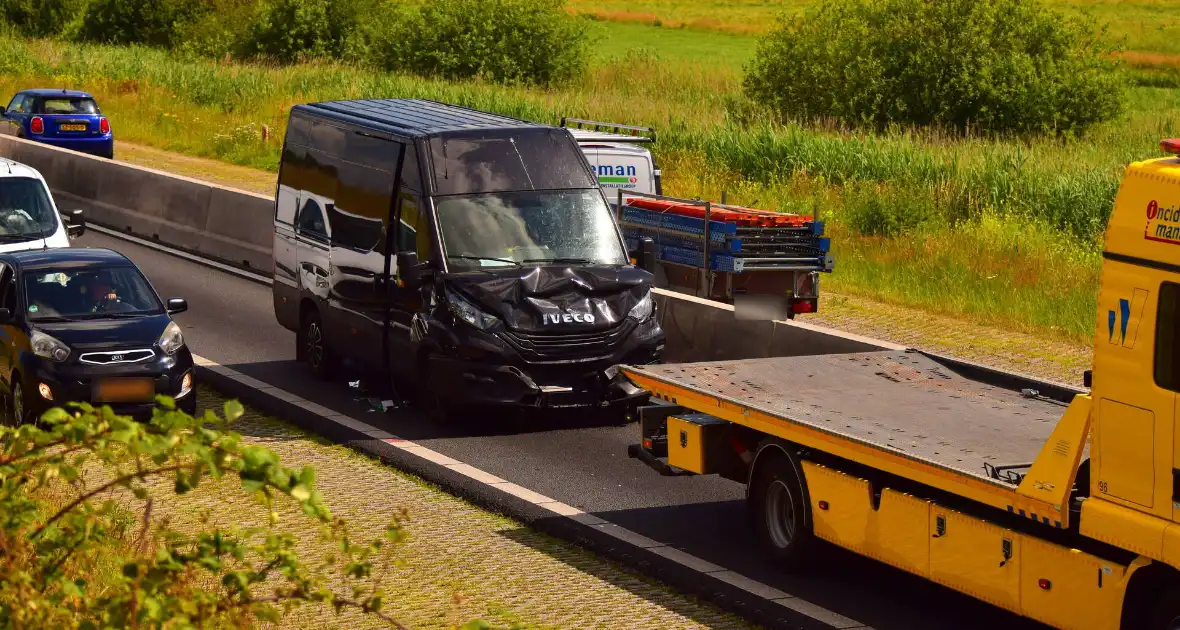 Kop-staartbotsing met Bestelbussen - Foto 5