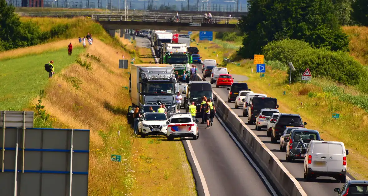 Kop-staartbotsing met Bestelbussen - Foto 7