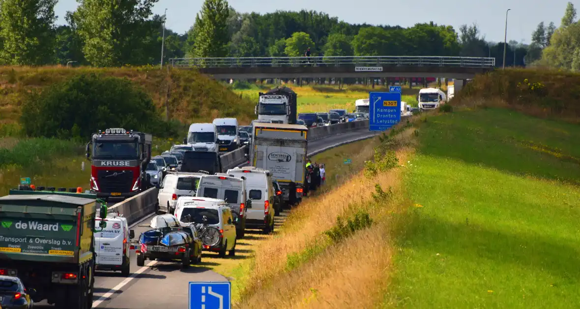 Kop-staartbotsing met Bestelbussen - Foto 8