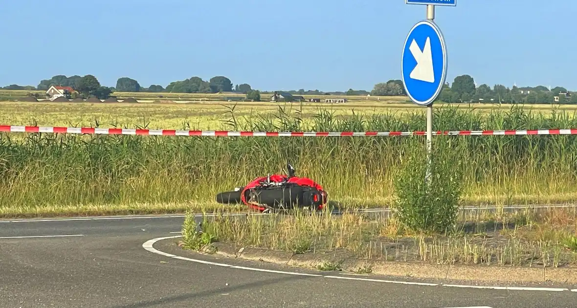 Ernstig ongeval tussen auto en motor - Foto 10