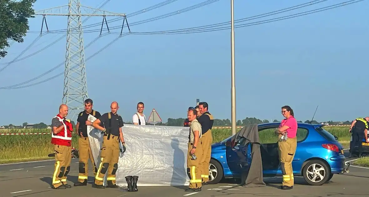 Ernstig ongeval tussen auto en motor - Foto 12