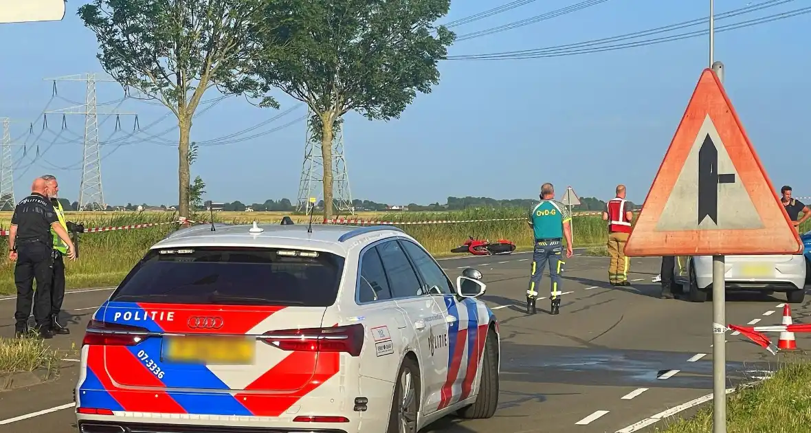 Ernstig ongeval tussen auto en motor - Foto 3